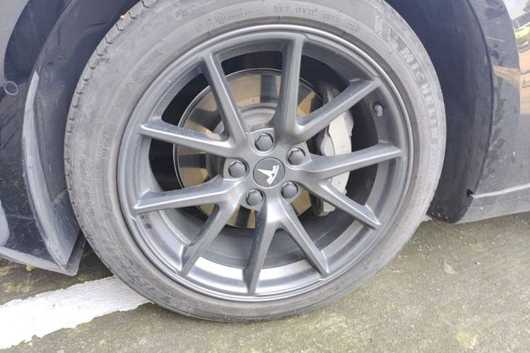 Used Tesla Model 3 2022 Rear-Wheel-Drive Version Left Front Wheel Hub