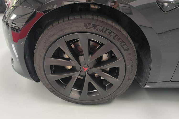 Used Tesla Model 3 2022 Rear-Wheel-Drive Version Left Front Wheel Hub