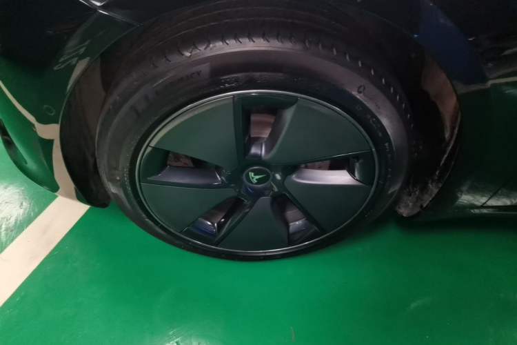 Used Tesla Model 3 2022 Rear-Wheel-Drive Version Left Front Wheel Hub