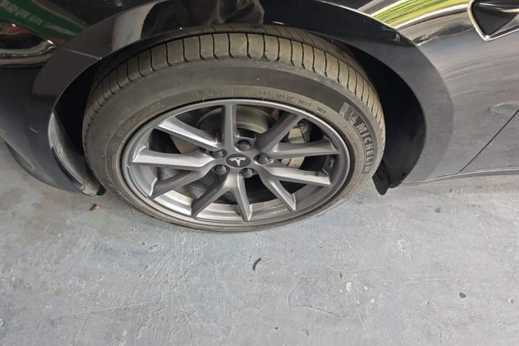Used Tesla Model 3 2022 Rear-Wheel-Drive Version Left Front Wheel Hub