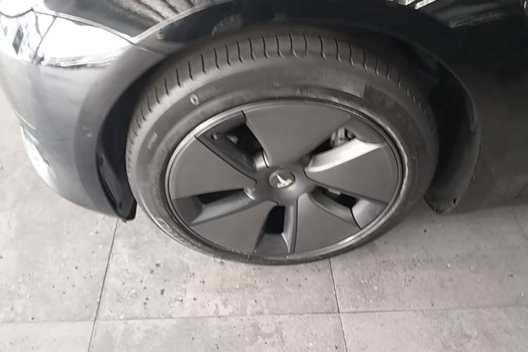 Used Tesla Model 3 2022 Rear-Wheel-Drive Version Left Front Wheel Hub