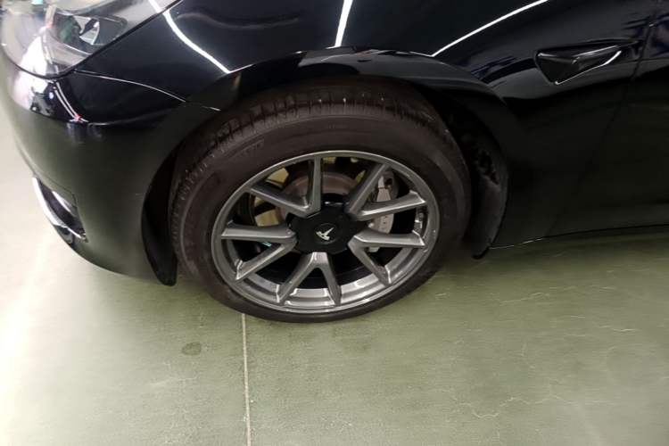 Used Tesla Model 3 2022 Rear-Wheel-Drive Version Left Front Wheel Hub