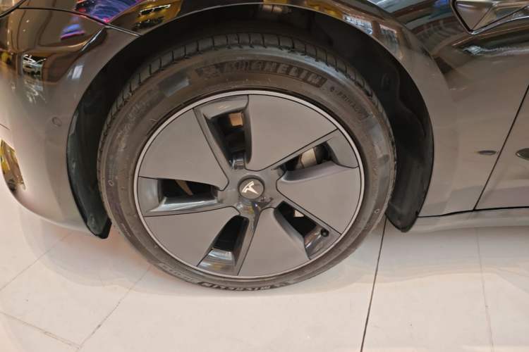 Used Tesla Model 3 2022 Rear-Wheel-Drive Version Left Front Wheel Hub