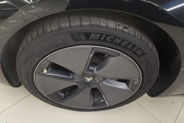 Used Tesla Model 3 2022 Rear-Wheel-Drive Version Left Front Wheel Hub