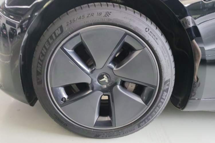 Used Tesla Model 3 2022 Rear-Wheel-Drive Version Left Front Wheel Hub