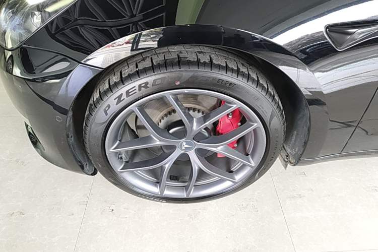 Used Tesla Model 3 2022 Performance High-Performance All-Wheel-Drive Version Left Front Wheel Hub