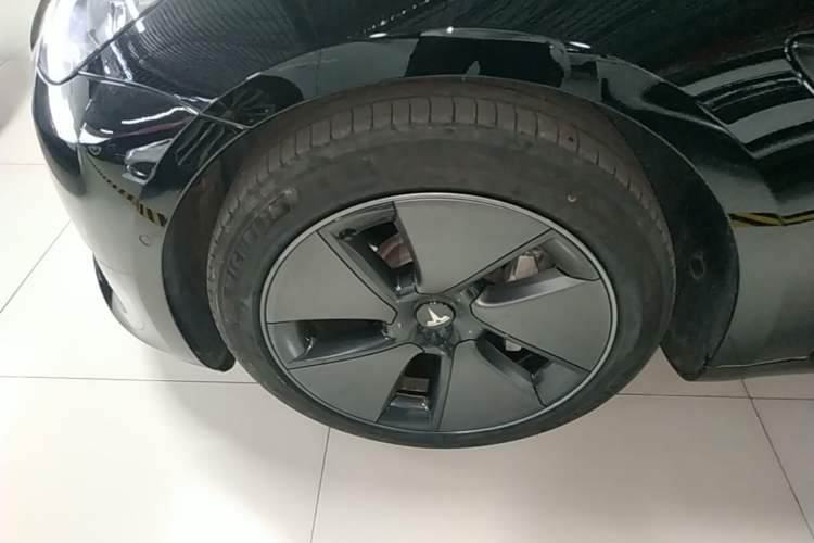 Used Tesla Model 3 2022 Rear-Wheel-Drive Version Left Front Wheel Hub