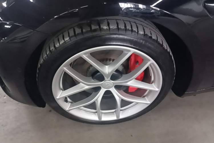 Used Tesla Model 3 2022 Performance High-Performance All-Wheel-Drive Version Left Front Wheel Hub