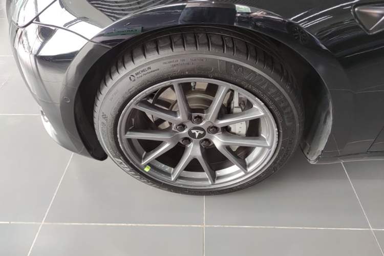 Used Tesla Model 3 2022 Rear-Wheel-Drive Version Left Front Wheel Hub