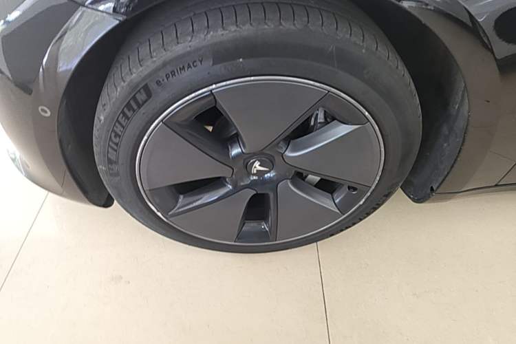 Used Tesla Model 3 2022 Rear-Wheel-Drive Version Left Front Wheel Hub