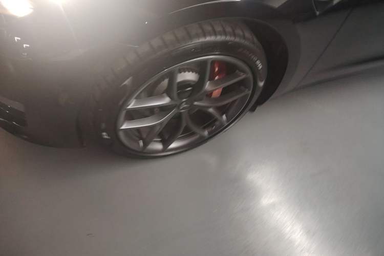 Used Tesla Model 3 2022 Performance High-Performance All-Wheel-Drive Version Left Front Wheel Hub