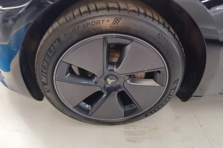 Used Tesla Model 3 2022 Rear-Wheel-Drive Version Left Front Wheel Hub
