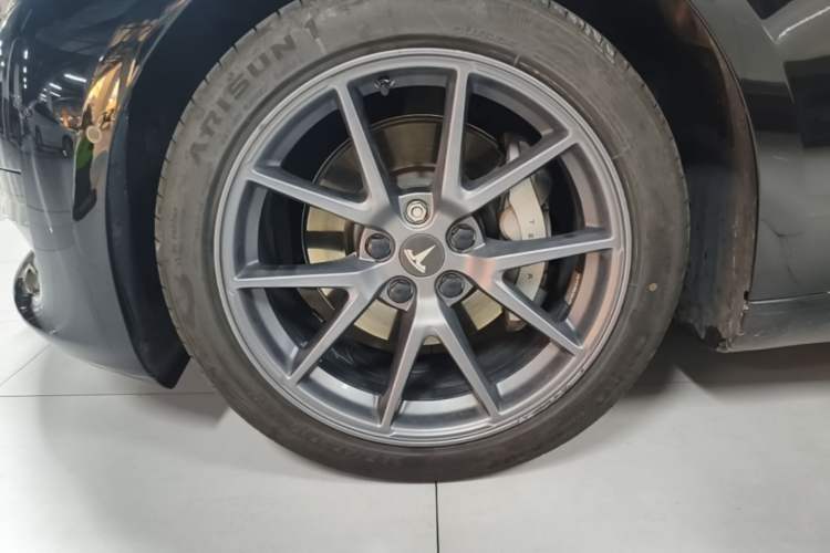 Used Tesla Model 3 2022 Rear-Wheel-Drive Version Left Front Wheel Hub