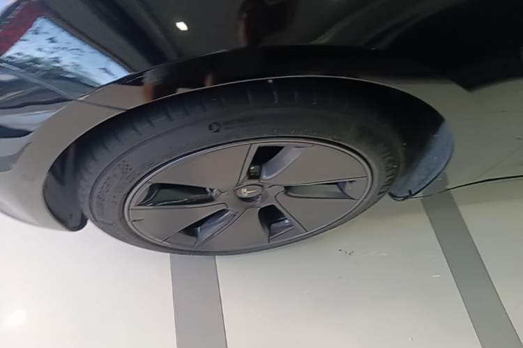 Used Tesla Model 3 2022 Rear-Wheel-Drive Version Left Front Wheel Hub