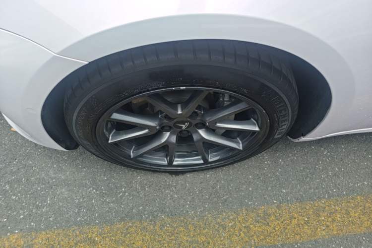 Used Tesla Model 3 2022 Rear-Wheel-Drive Version Left Front Wheel Hub