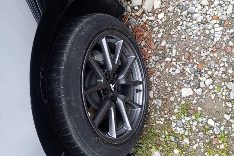 Used Tesla Model 3 2022 Rear-Wheel-Drive Version Left Front Wheel Hub