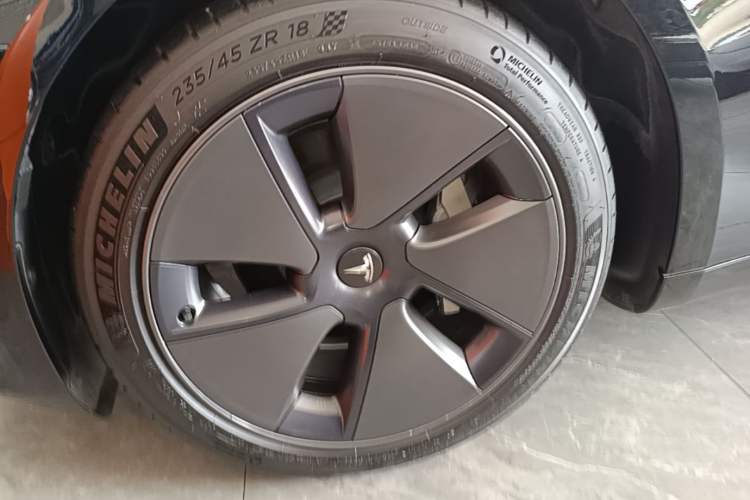 Used Tesla Model 3 2022 Rear-Wheel-Drive Version Left Front Wheel Hub