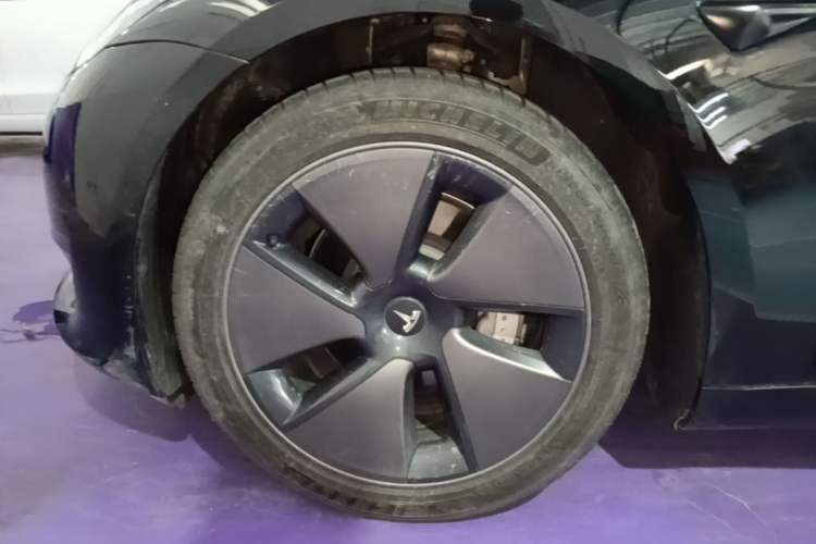 Used Tesla Model 3 2022 Rear-Wheel-Drive Version Left Front Wheel Hub
