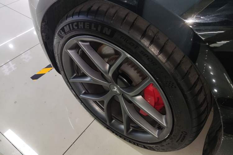 Used Tesla Model 3 2022 Performance High-Performance All-Wheel-Drive Version Left Front Wheel Hub