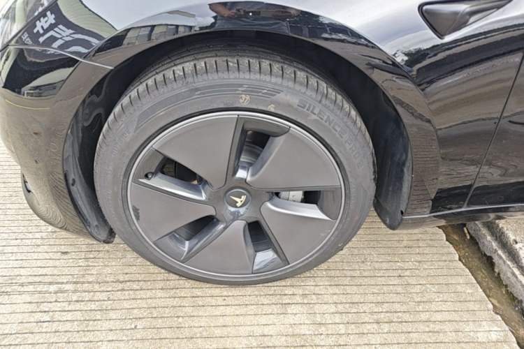 Used Tesla Model 3 2022 Rear-Wheel-Drive Version Left Front Wheel Hub