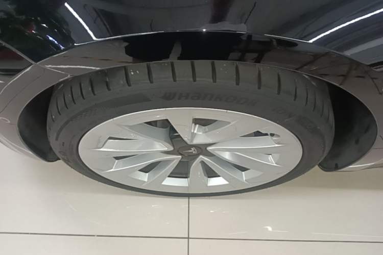 Used Tesla Model 3 2022 Rear-Wheel-Drive Version Left Front Wheel Hub