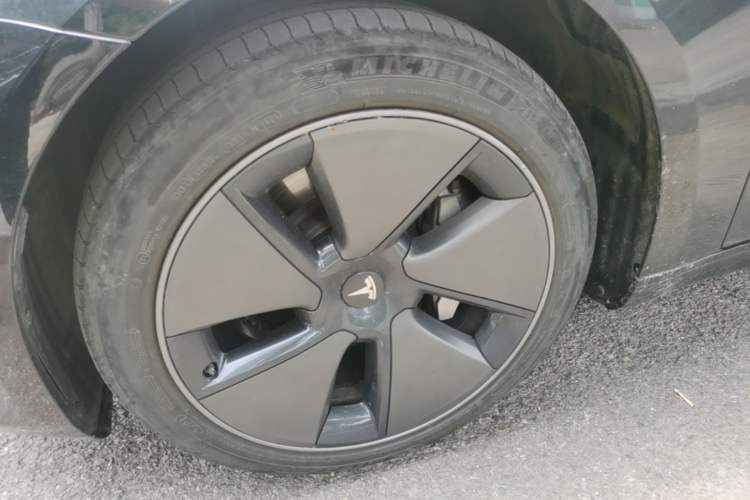 Used Tesla Model 3 2022 Rear-Wheel-Drive Version Left Front Wheel Hub
