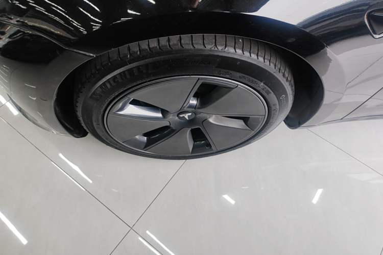 Used Tesla Model 3 2022 Rear-Wheel-Drive Version Left Front Wheel Hub