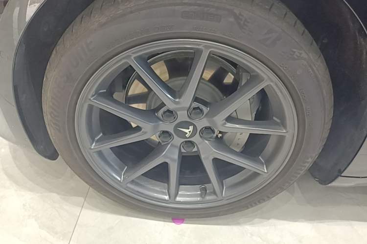 Used Tesla Model 3 2022 Rear-Wheel-Drive Version Left Front Wheel Hub