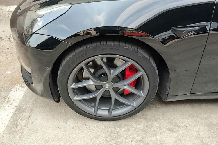 Used Tesla Model 3 2022 Performance High-Performance All-Wheel-Drive Version Left Front Wheel Hub