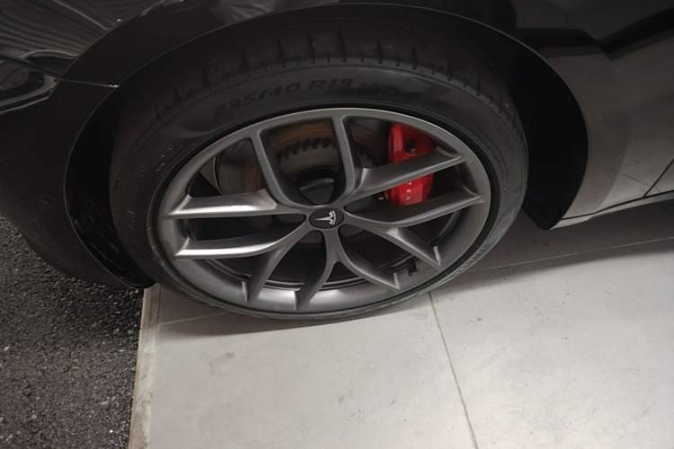 Used Tesla Model 3 2022 Performance High-Performance All-Wheel-Drive Version Left Front Wheel Hub