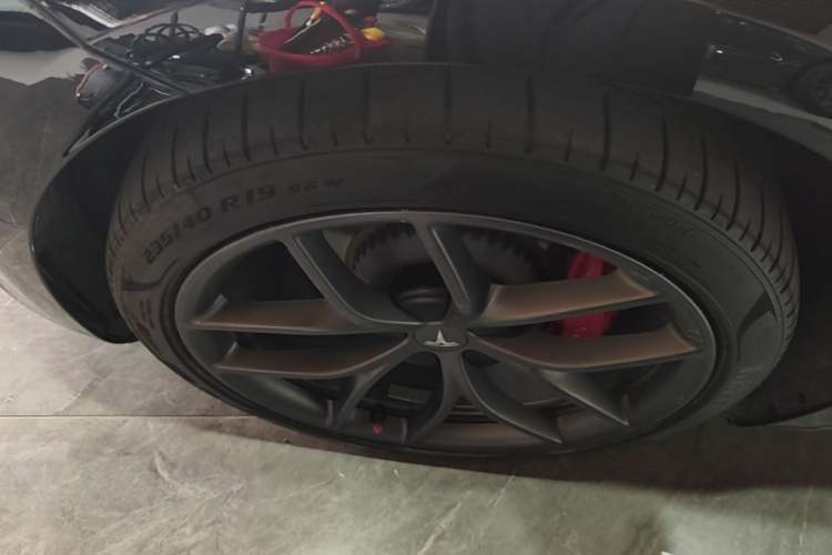 Used Tesla Model 3 2022 Performance High-Performance All-Wheel-Drive Version Left Front Wheel Hub
