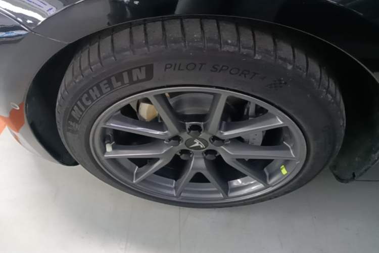 Used Tesla Model 3 2022 Rear-Wheel-Drive Version Left Front Wheel Hub