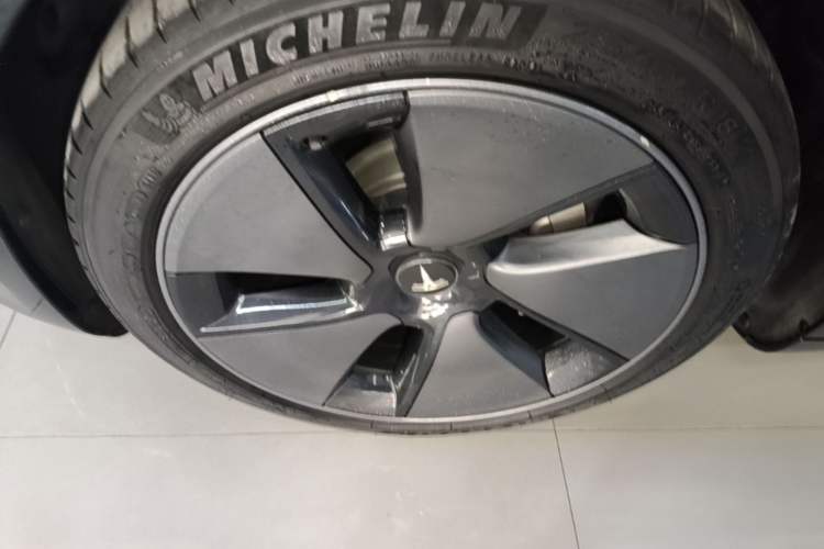 Used Tesla Model 3 2022 Rear-Wheel-Drive Version Left Front Wheel Hub