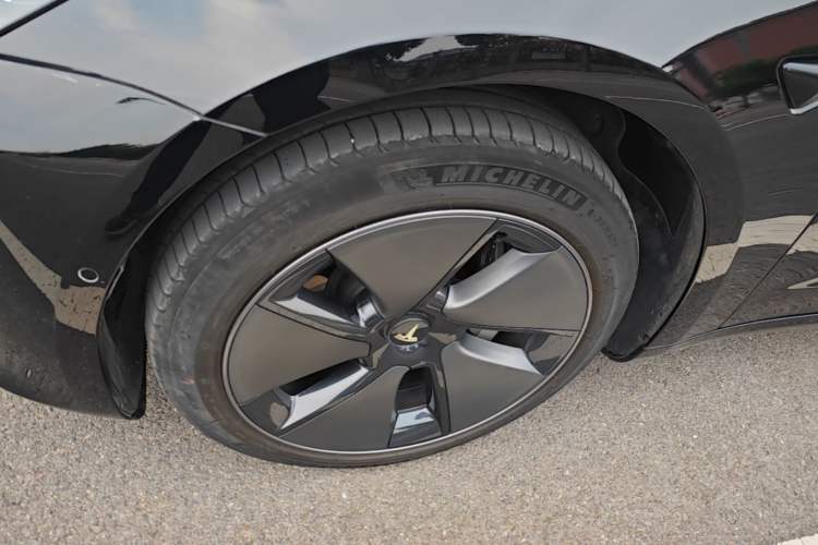Used Tesla Model 3 2022 Rear-Wheel-Drive Version Left Front Wheel Hub