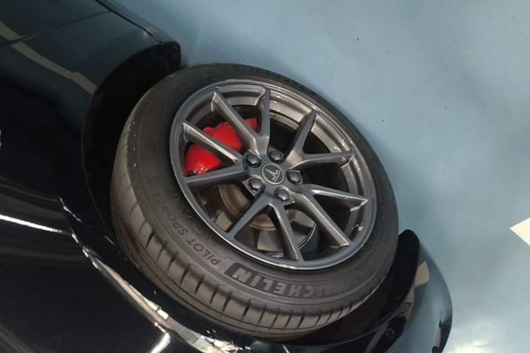 Used Tesla Model 3 2022 Rear-Wheel-Drive Version Left Front Wheel Hub