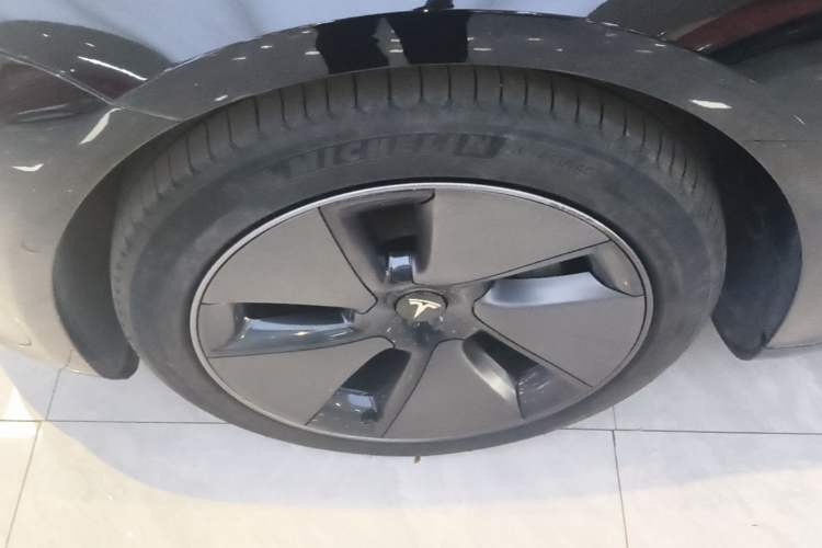 Used Tesla Model 3 2022 Rear-Wheel-Drive Version Left Front Wheel Hub