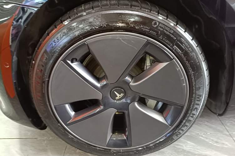 Used Tesla Model 3 2022 Rear-Wheel-Drive Version Left Front Wheel Hub