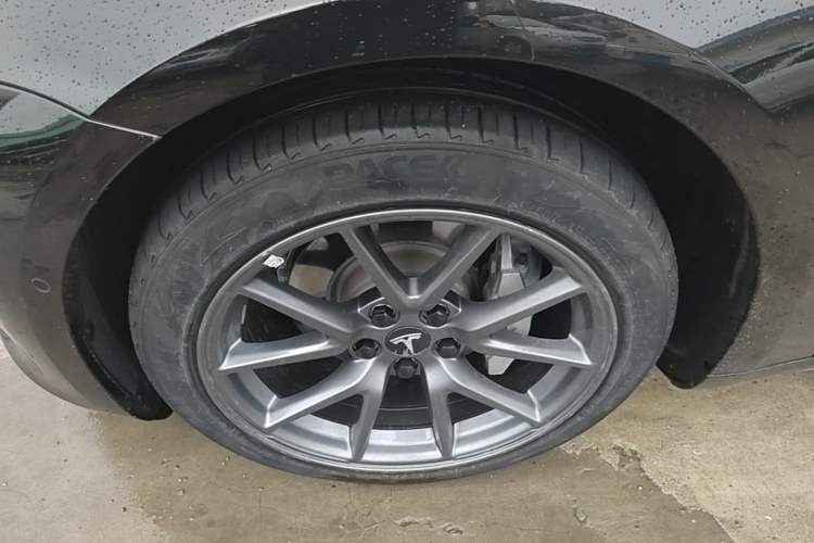 Used Tesla Model 3 2022 Rear-Wheel-Drive Version Left Front Wheel Hub
