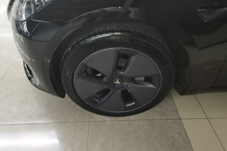 Used Tesla Model 3 2022 Rear-Wheel-Drive Version Left Front Wheel Hub