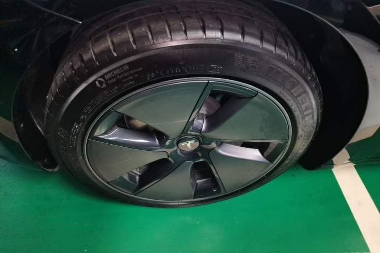 Used Tesla Model 3 2022 Rear-Wheel-Drive Version Left Front Wheel Hub