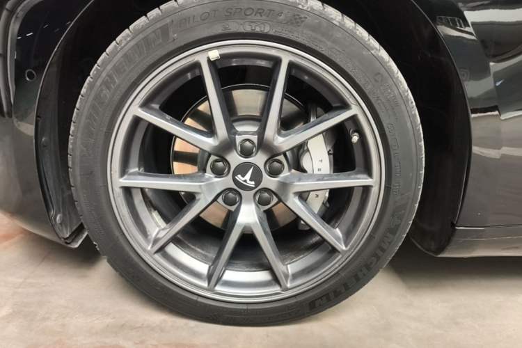 Used Tesla Model 3 2022 Rear-Wheel-Drive Version Left Front Wheel Hub
