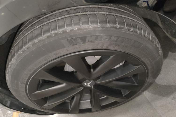 Used Tesla Model 3 2022 Rear-Wheel-Drive Version Left Front Wheel Hub