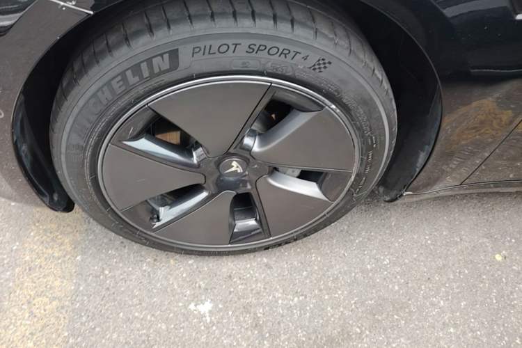 Used Tesla Model 3 2022 Rear-Wheel-Drive Version Left Front Wheel Hub