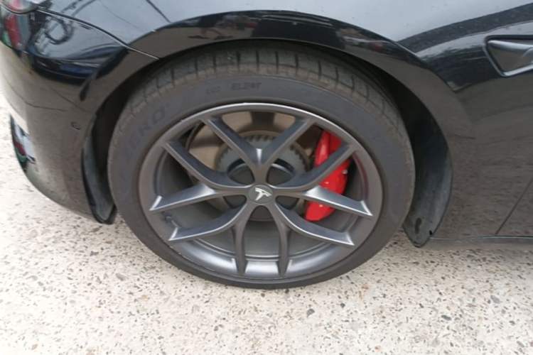 Used Tesla Model 3 2022 Performance High-Performance All-Wheel-Drive Version Left Front Wheel Hub