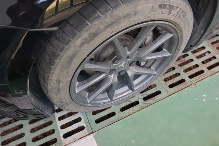 Used Tesla Model 3 2022 Rear-Wheel-Drive Version Left Front Wheel Hub