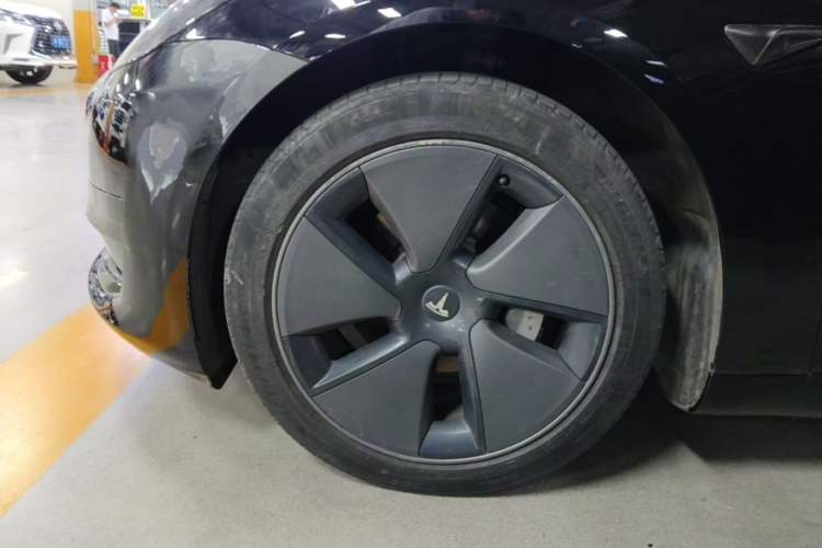Used Tesla Model 3 2022 Rear-Wheel-Drive Version Left Front Wheel Hub