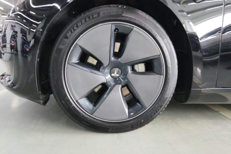 Used Tesla Model 3 2022 Rear-Wheel-Drive Version Left Front Wheel Hub
