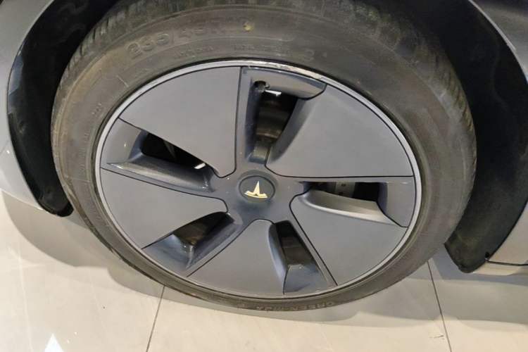 Used Tesla Model 3 2022 Rear-Wheel-Drive Version Left Front Wheel Hub