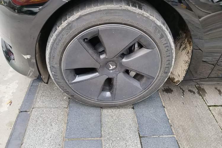 Used Tesla Model 3 2022 Rear-Wheel-Drive Version Left Front Wheel Hub
