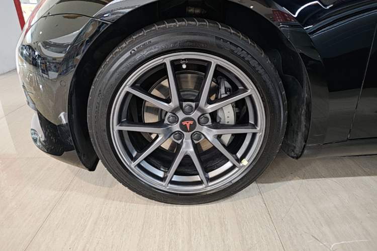 Used Tesla Model 3 2022 Rear-Wheel-Drive Version Left Front Wheel Hub